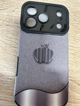 Apple 17 Pro kryt - 2