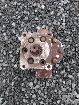 Prodám funkční hydraulické čerpadlo traktor bagr Bělorus - 2