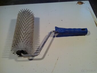 Prodám váleček na samonivelační stěrku. - 2