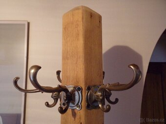 starožitný dřevěný věšák - 2