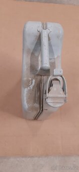 Plechovy kanystr - 2