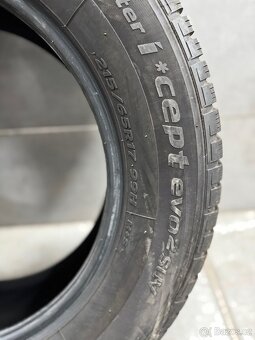 PNEU 215/65 R17 - 2