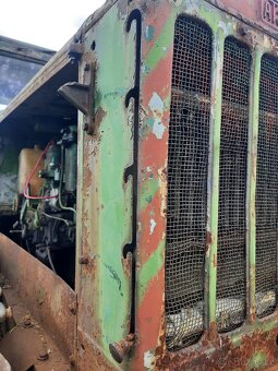 Sháním přední masku na DT-54A - 2