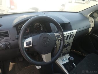 Opel Astra GTC 1.4 16V OPC - 2