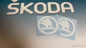 Nálepka na poklici kola Škoda, více barev - 2