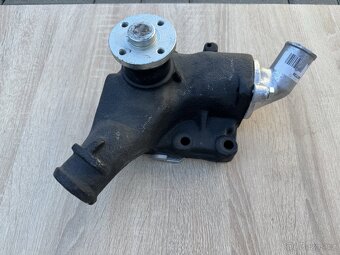 Volha Gaz 24, vodní pumpa, nová - 2