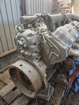 Motor TATRA 148 - uloženka - 2