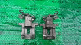 Brzdový třmen zadní pravý na VW Caddy 3 -2K0615424C-nový - 2