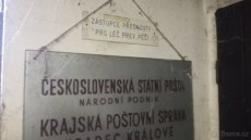 Prodej skleněné cedule Pošta v Hr.králové. - 2