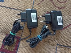 různé zdroje, AC adaptéry, kabely k PC VGA DVI DP 220V - 2