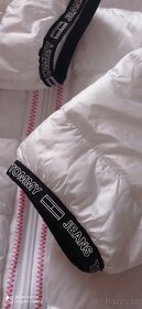 Lehoučká bunda Tommy Jeans. - 2