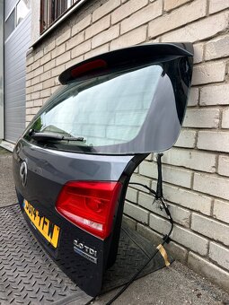 Páté dveře VW Passat B7 LK7X - 2