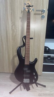 Baskytara CORT Action PJ - 2