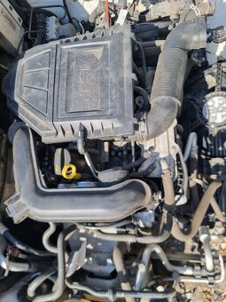 Skoda rapid 1.0  tsi  kód CHZ - 2