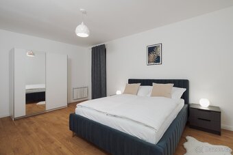Šatní skříň se zrcadlem SPLIT - bílá, šířka 150 cm (SCONTO) - 2
