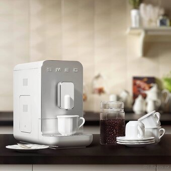 Automatický kávovar SMEG BCC11 - 2
