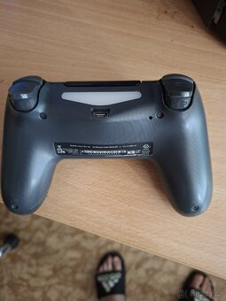 Ovladač PS4 - 2
