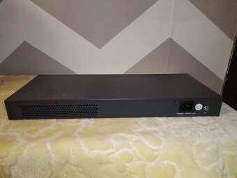 TP-Link TL-SG1024 - 2