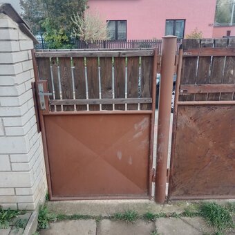 Prodám dvoukřídla vrata+ branka - 2