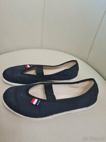 Cvičky tmavomodré, velikost 22cm - 2