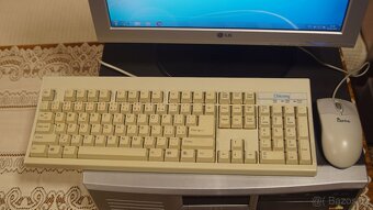 Počítač desktop s Windows 7 - pěkné retro - 2