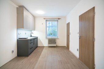 Pronájem: Zrekonstruovaná Garsonka - Trutnov - Žižkova ulice - 2