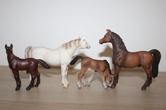Rodina arabských koní Schleich - 2