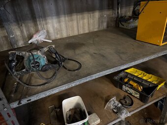 Ocelové regály a stohovatelné plechove bedny - 2