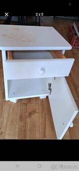 Drevěný noční stolek - 2