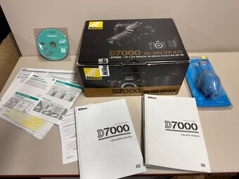 Nikon D7000 s příslušenstvím - 2