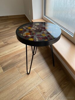 Stoleček s epoxidovou pryskyřicí - 2