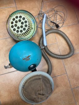 Stary historicky rusky vysavac - 2