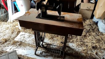 Šlapací šicí stroj Lada - 2