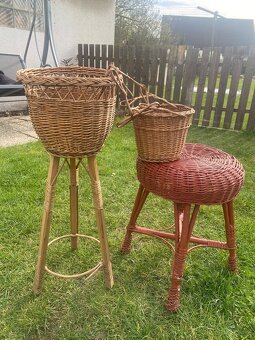 Proutěné košíky a stolička - 2