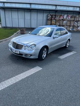 W211 Mercedes - 2