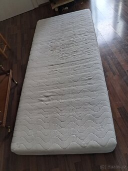 Postel s matrací 200 x 90 cm - 2
