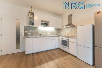 Pronájem bytu 2+kk s balkónem a parkovacím stáním - 2