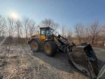 Kloubový nakladač JCB 435S - 2