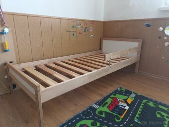 Dětská postel IKEA (masiv), matrace, 2 chrániče,prostěradla - 2