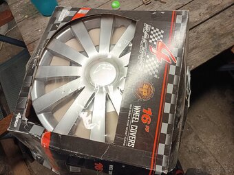 Poklice 16" nové - 2