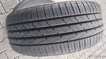 Prodám 2 x letní pneu Hankook 235/50/19 - 2