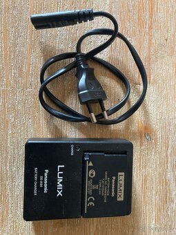 Nabíječka Panasonic DE-A94 a akumulátor Panasonic DMW-BLD10E - 2