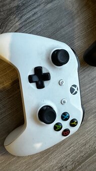 Xbox Series X 1TB + 2 ovladače - 2