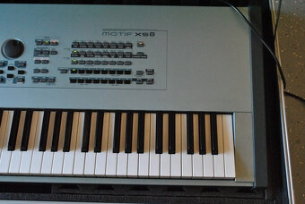 YAMAHA MOTIF XS8 - 2