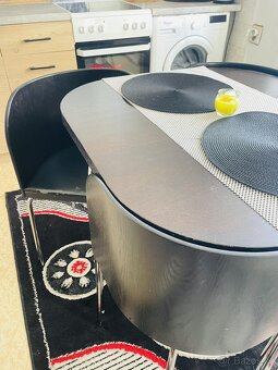 Jídelní stůl +komoda - 2