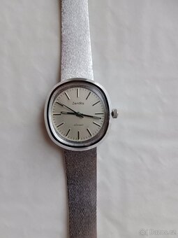 Krásné  funkční postříbřené  hodinky Zentra - 2