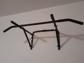 Posilovací hrazda na zeď - 2