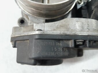 Škrtící klapka 2.3 V5 vw golf - 2
