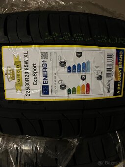 225/30 R20 - 2
