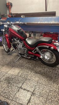 Suzuki Intruder VS800 - 2